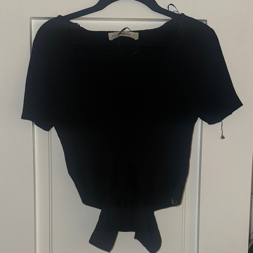 Zara Black V-Neck Tie-Front Crop Top